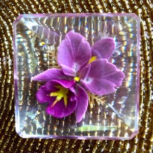 A perfect Vintage Lucite with Handmade Purple violet Orchid 💜 1 7/8” Square